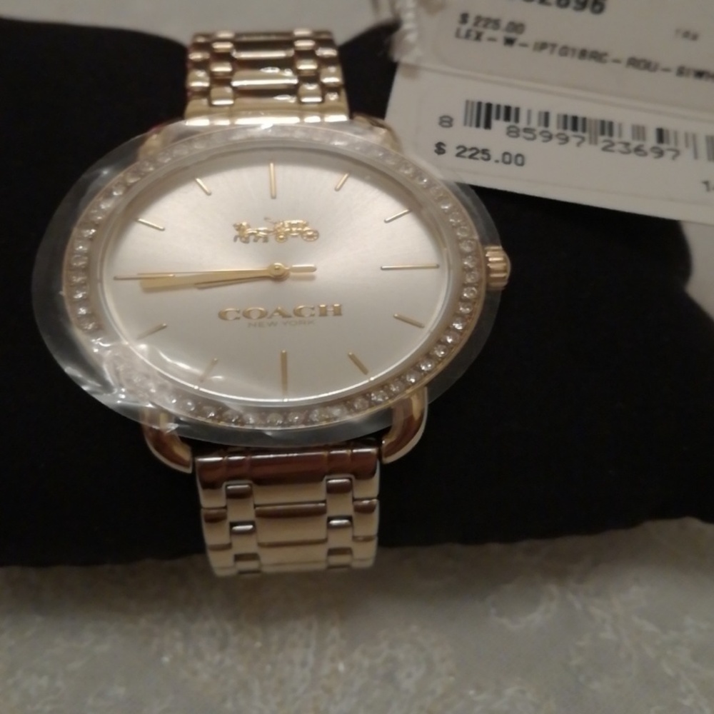 Coach Golden Watch - Picture 3 of 6